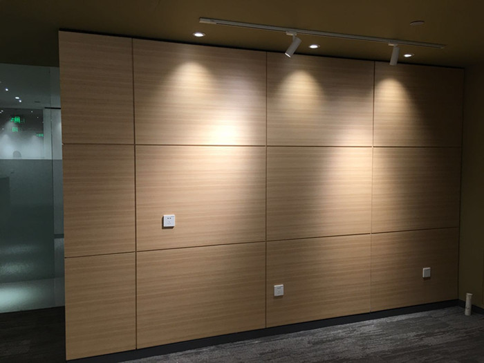 瑞爾齒科裝飾貼膜項(xiàng)目順利交工